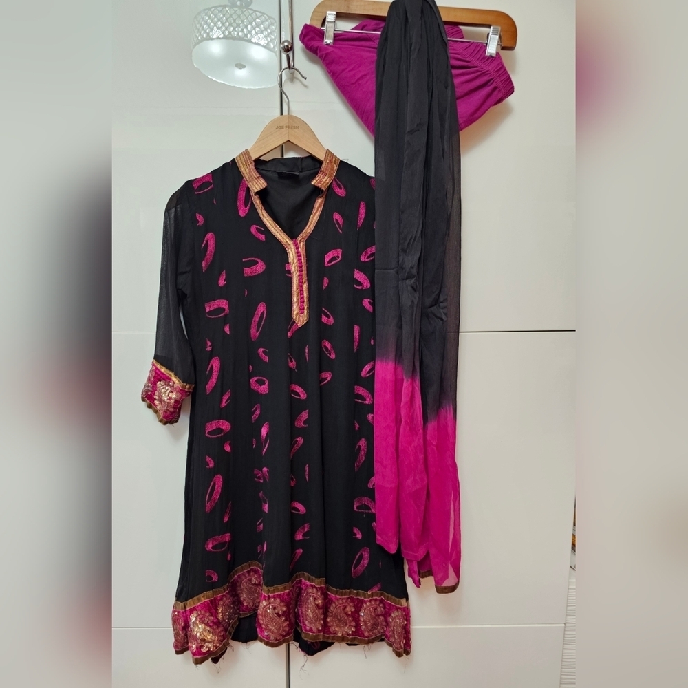 Beautiful Kurta Set - Picture 2 of 13